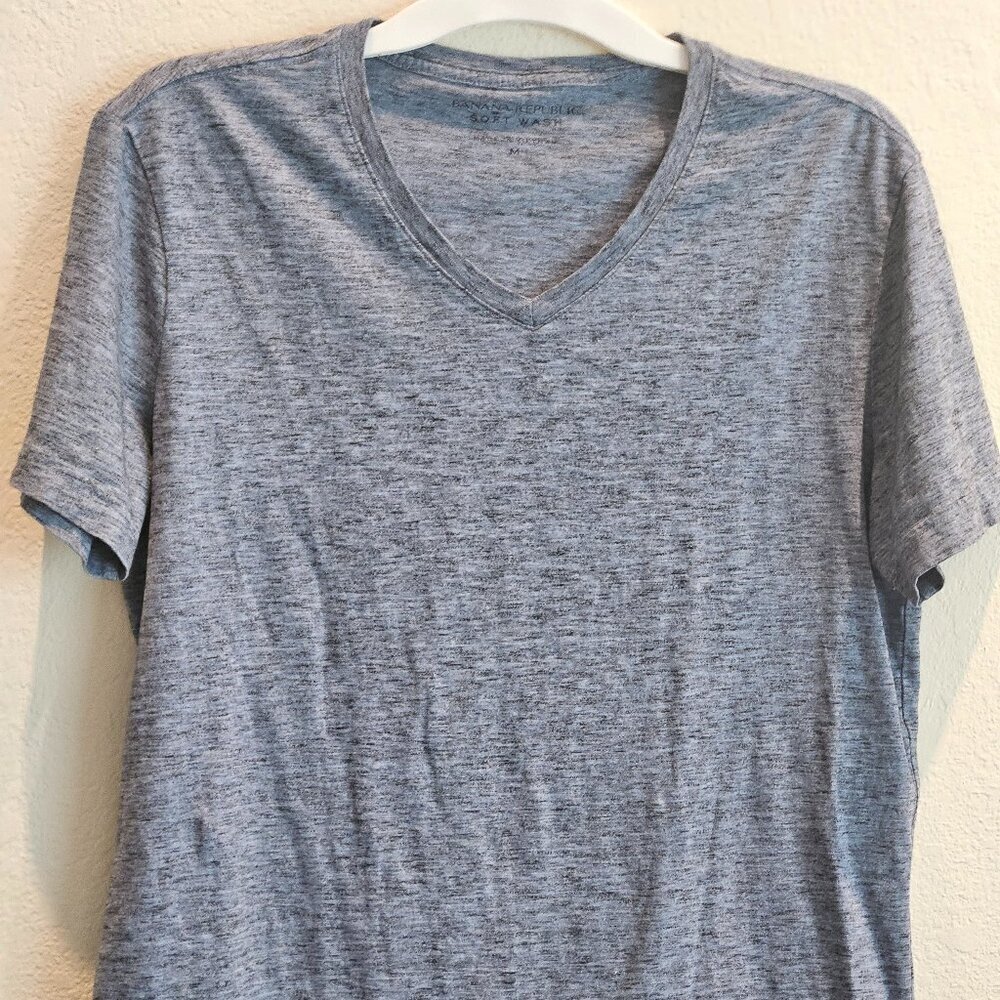 Comfortable BASIC Banana Republic M T-Shirt soft wash, Super Soft V neck
